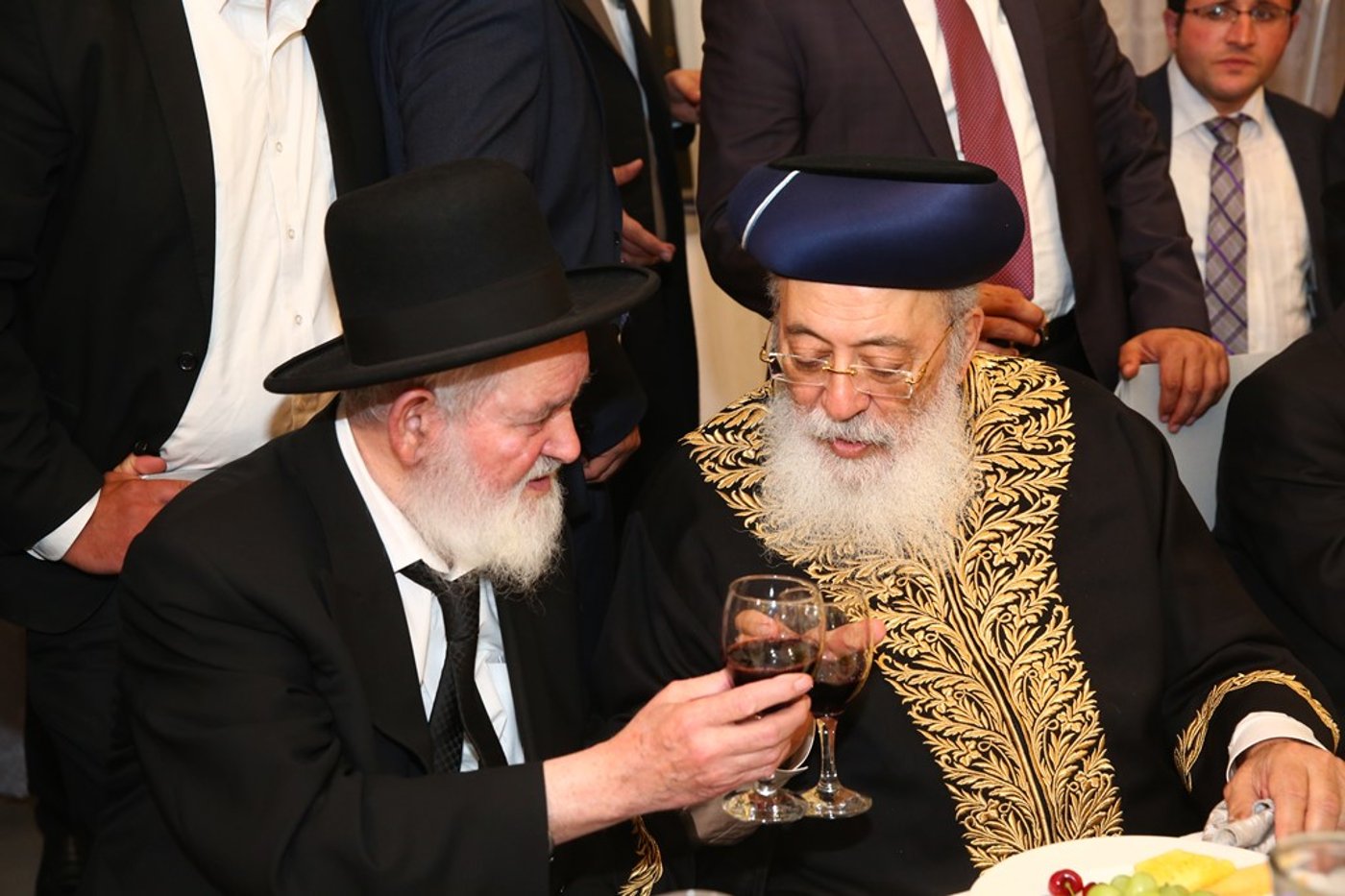 צפו: חתונת נכדת הראשל"צ והגרב"צ מוצפי