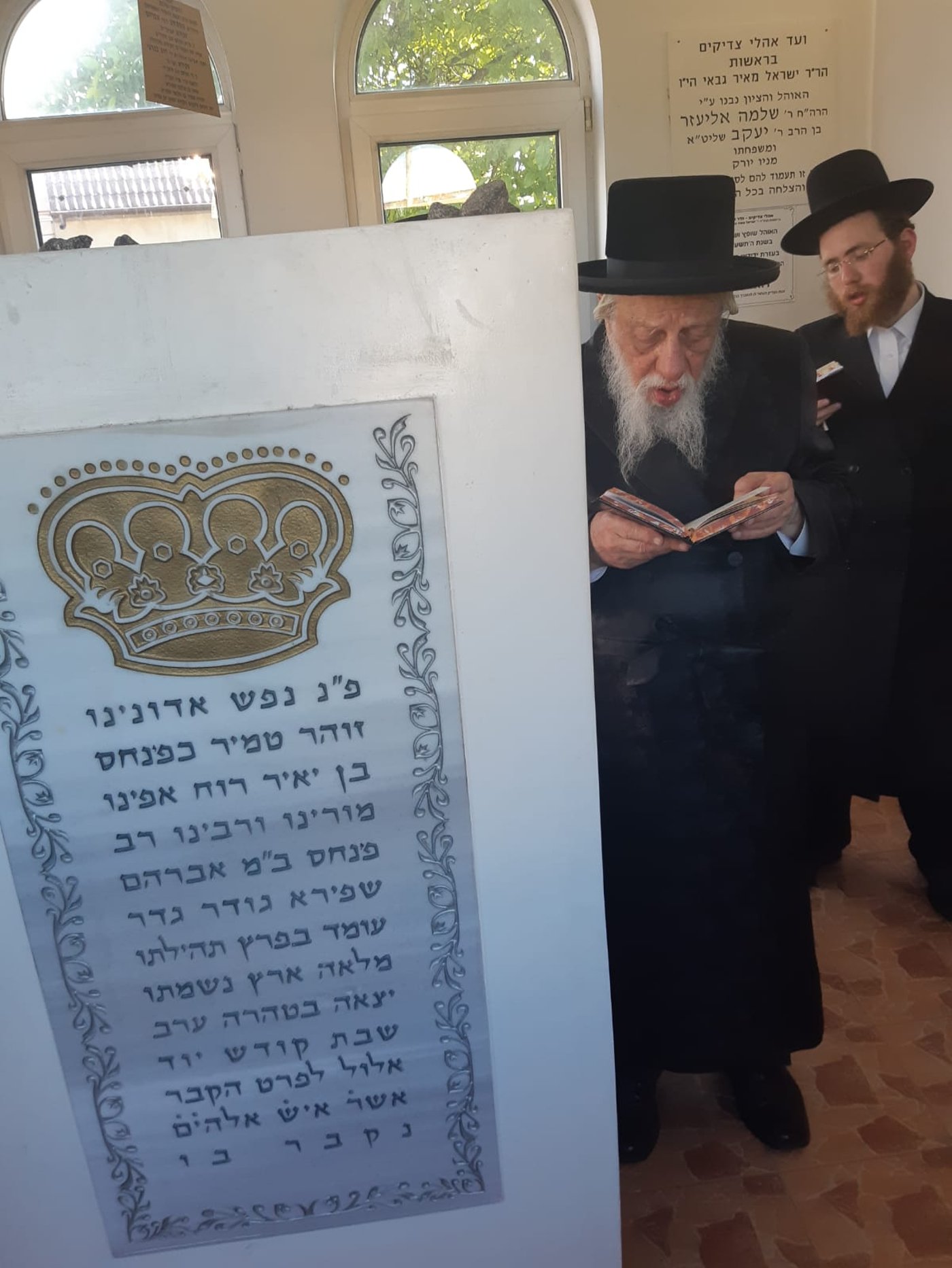 האדמו"ר מקאפיטשניץ במסע לקברי צדיקים באוקראינה