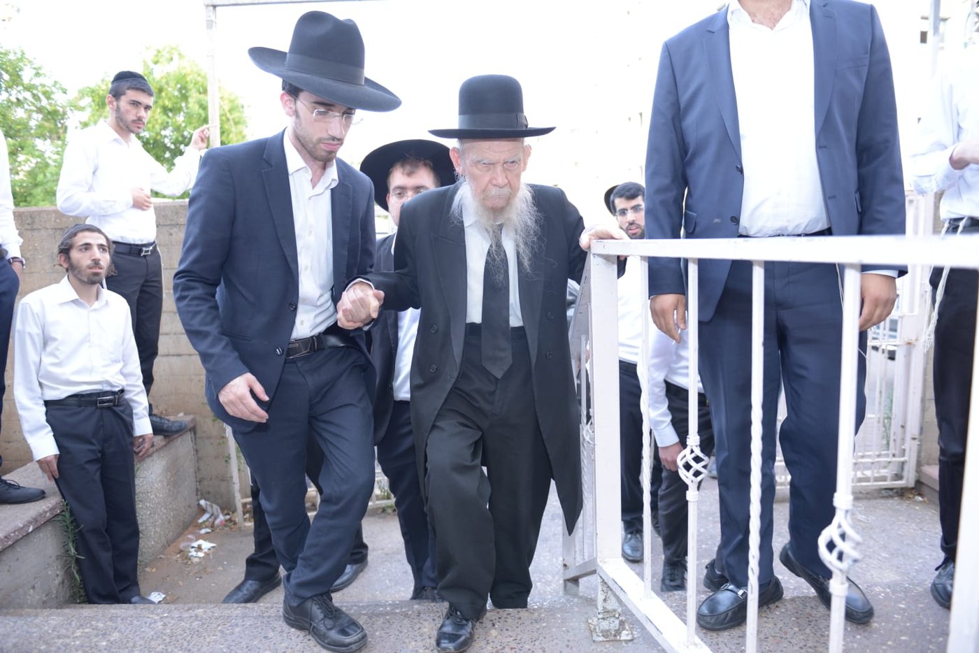 הגר"ג אדלשטיין חיזק את 'אורחות תורה'. צפו