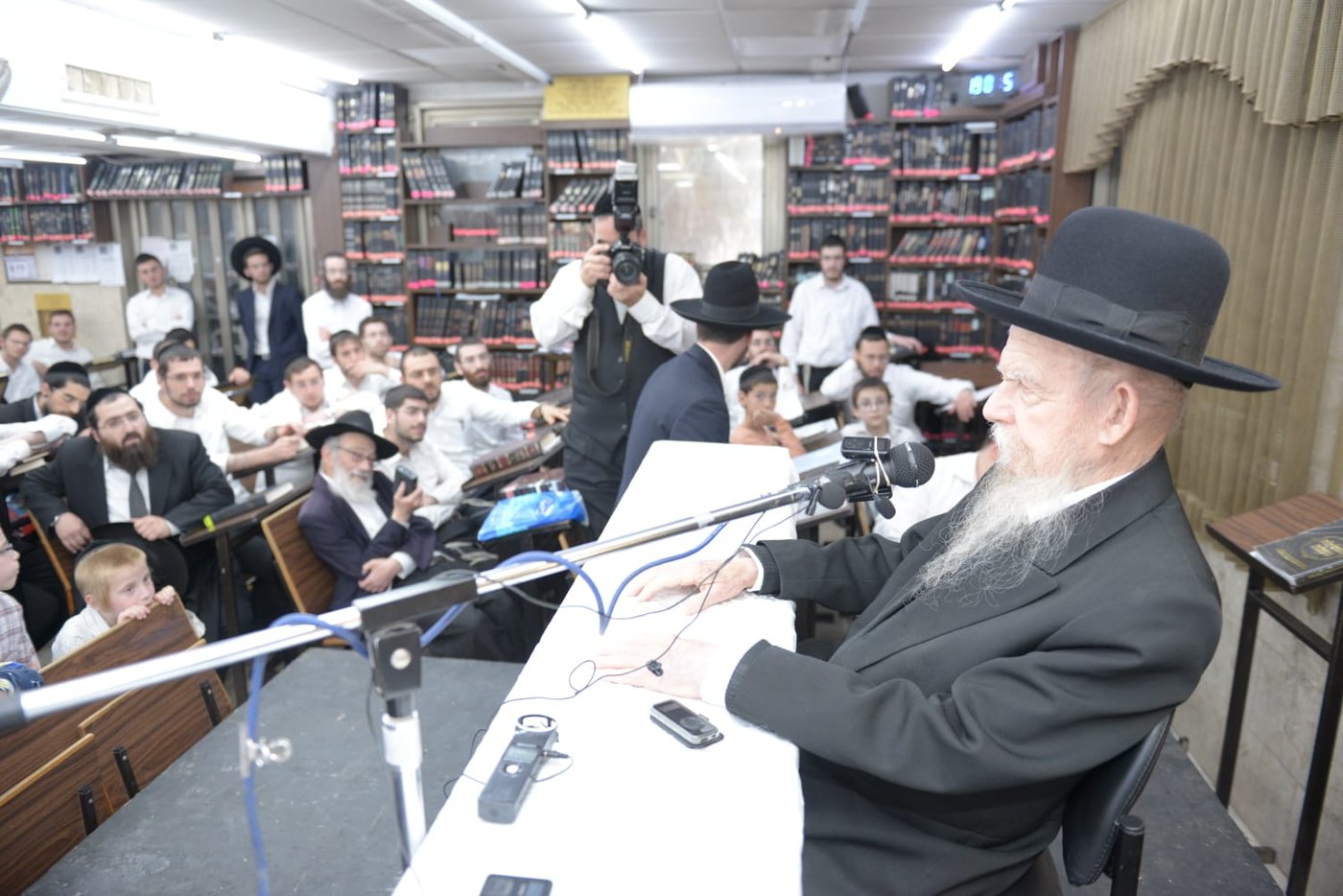 הגר"ג אדלשטיין חיזק את 'אורחות תורה'. צפו