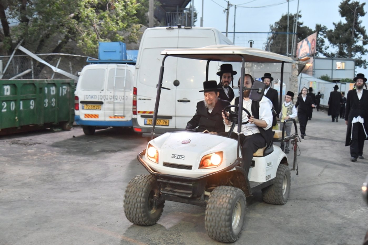 חודש השמחה בויז'ניץ נפתח במירון. תיעוד