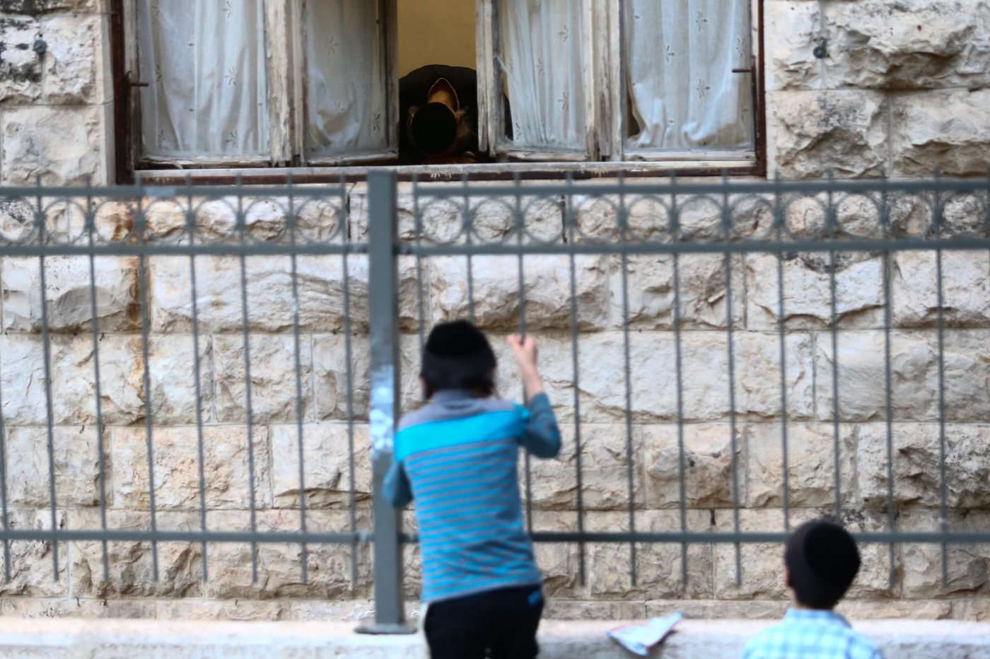 עמל התורה של הגרמ"ד סולובייצ'יק בביתו. צפו