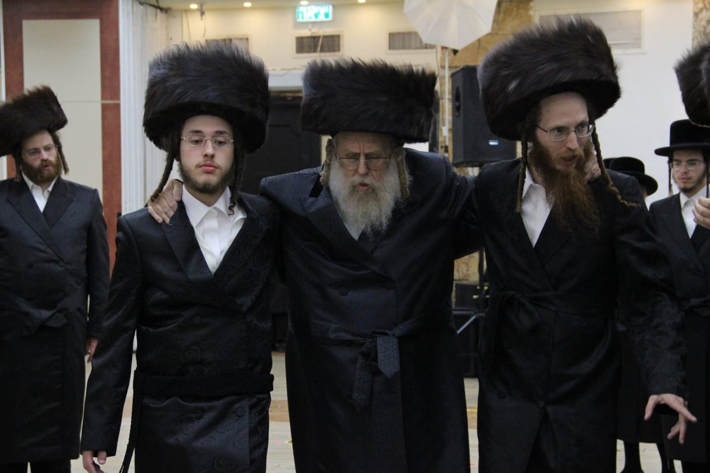 תיעוד: שמחת בית זוועהיל -ב"ב - קאמרנא