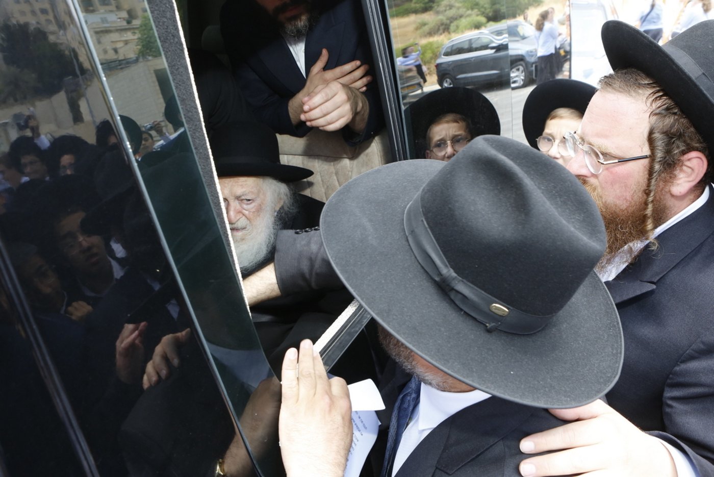 הגר"ח קנייבסקי ביקר בת"ת 'סוכת דוד' ובסמינר 'דרכי רחל'