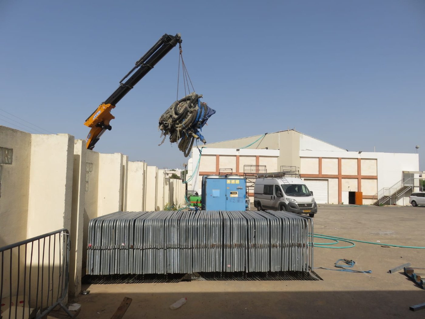 תיעוד: כך נערכים ב'צאנז' לחתונה הגדולה