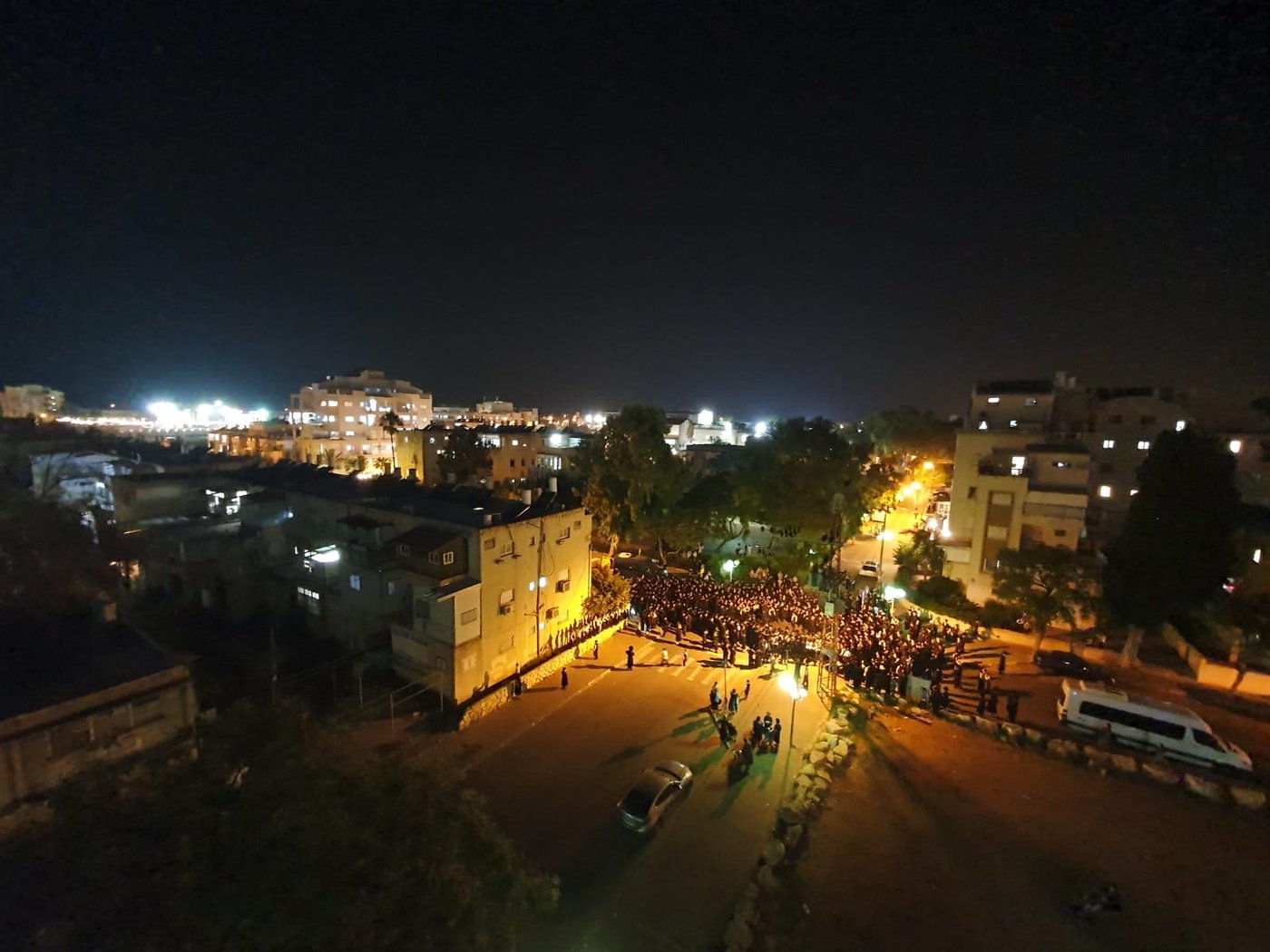 האדמו"ר מצאנז רקד עם נכדו לעיני אלפי החסידים