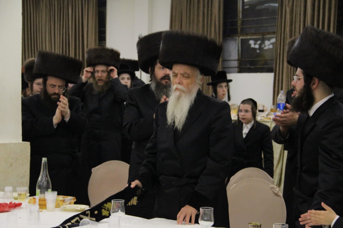 תיעוד: נכדו של נשיא ישיבת טשעבין התחתן