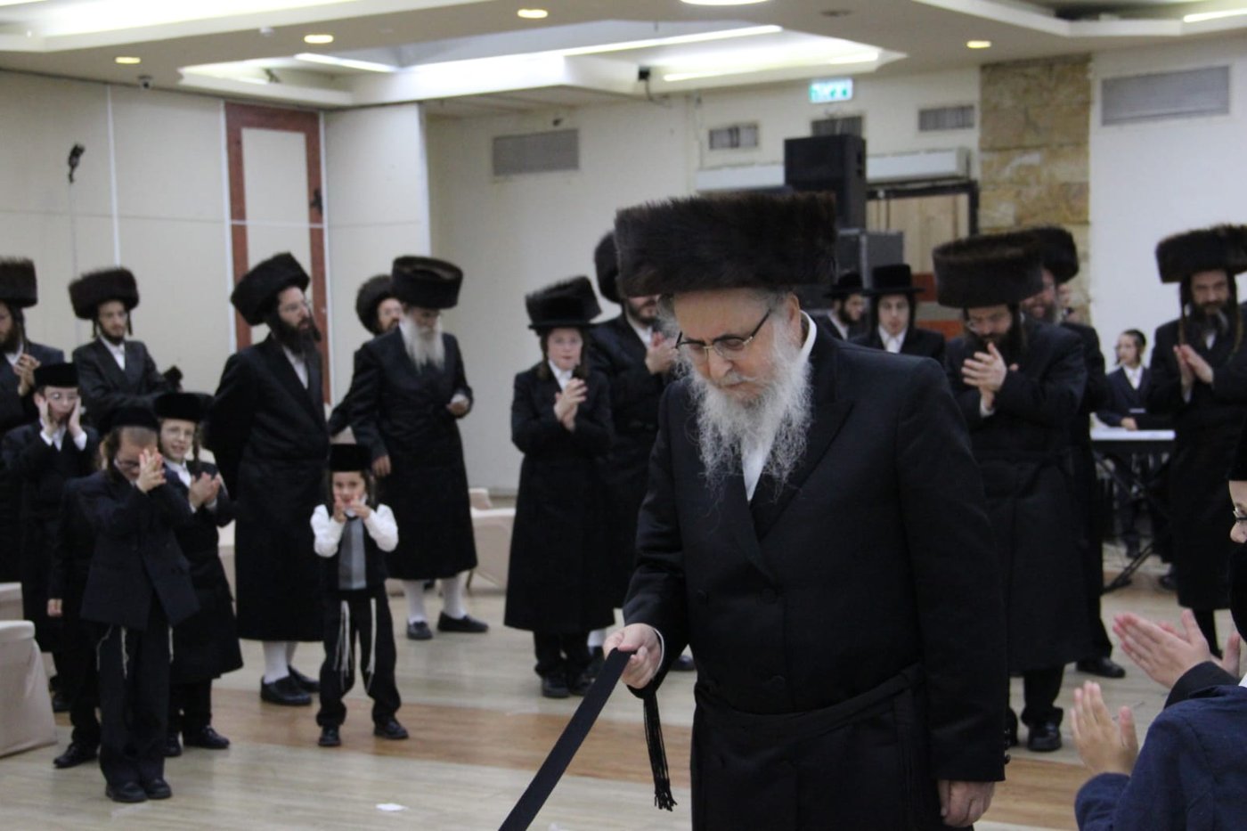 תיעוד: נכדו של נשיא ישיבת טשעבין התחתן
