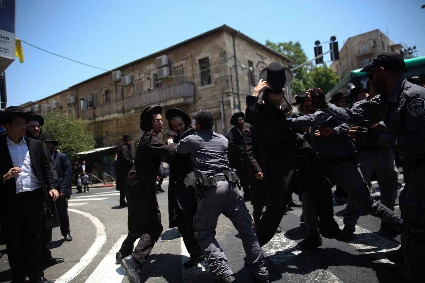 סוף הסאגה: הבחורות שמעצרן עורר מהומות יזכו לפטור מגיוס