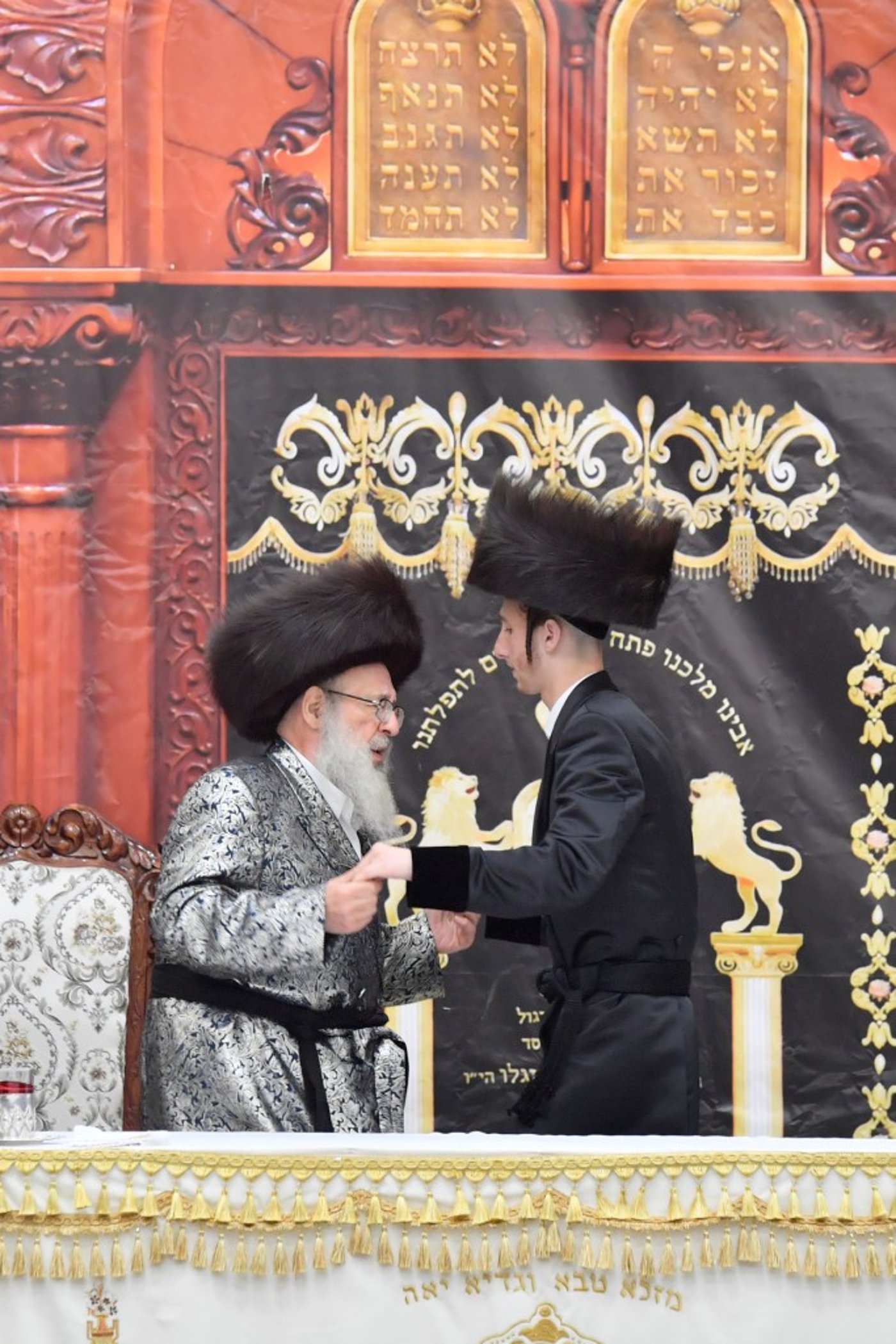 תיעוד: ה'פארשפיל' לנכד האדמו"ר מויז'ניץ