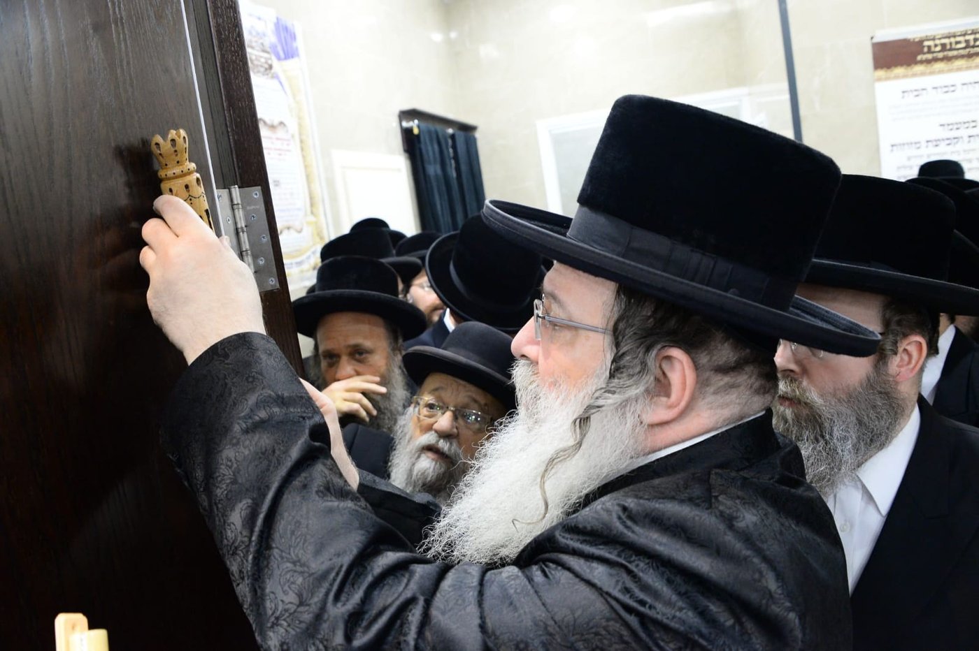 מעמד חנוכת הבית וקביעת מזוזה בנדבורנא