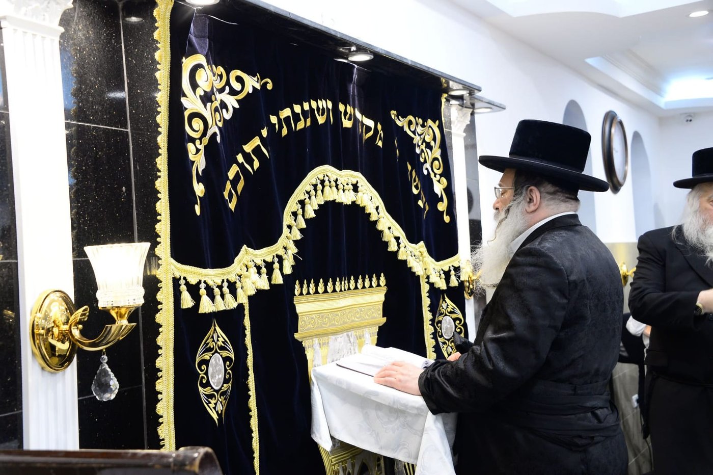 מעמד חנוכת הבית וקביעת מזוזה בנדבורנא