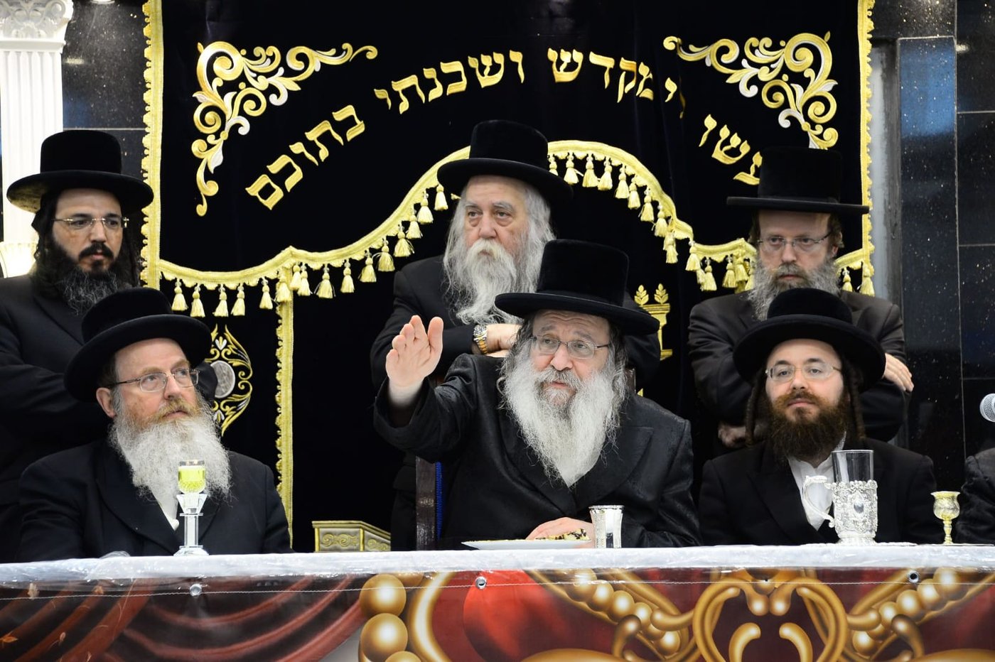 מעמד חנוכת הבית וקביעת מזוזה בנדבורנא
