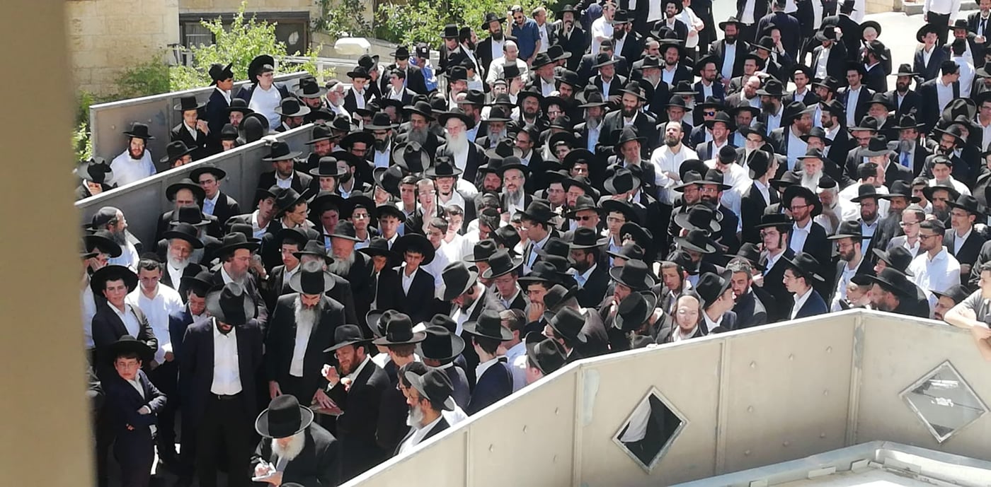 אביו של בנימין הספיד בבכי: "בכל העולם התפללו בשבילך"