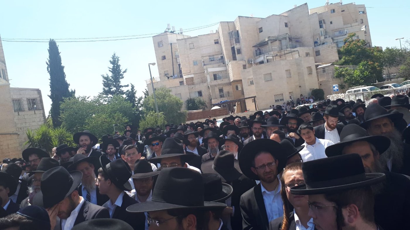 אביו של בנימין הספיד בבכי: "בכל העולם התפללו בשבילך"
