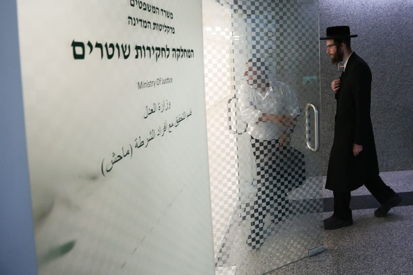 האברך ששוטר משך בפאותיו הגיש תלונה במח"ש; יגיש תביעה אזרחית