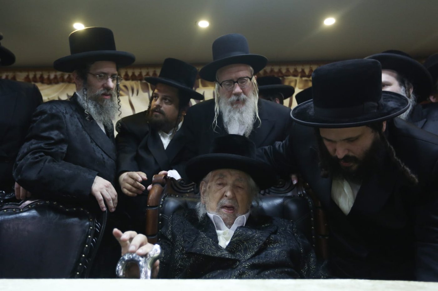 מאות בקבלת פנים לאדמו"ר מצאנז גריבוב