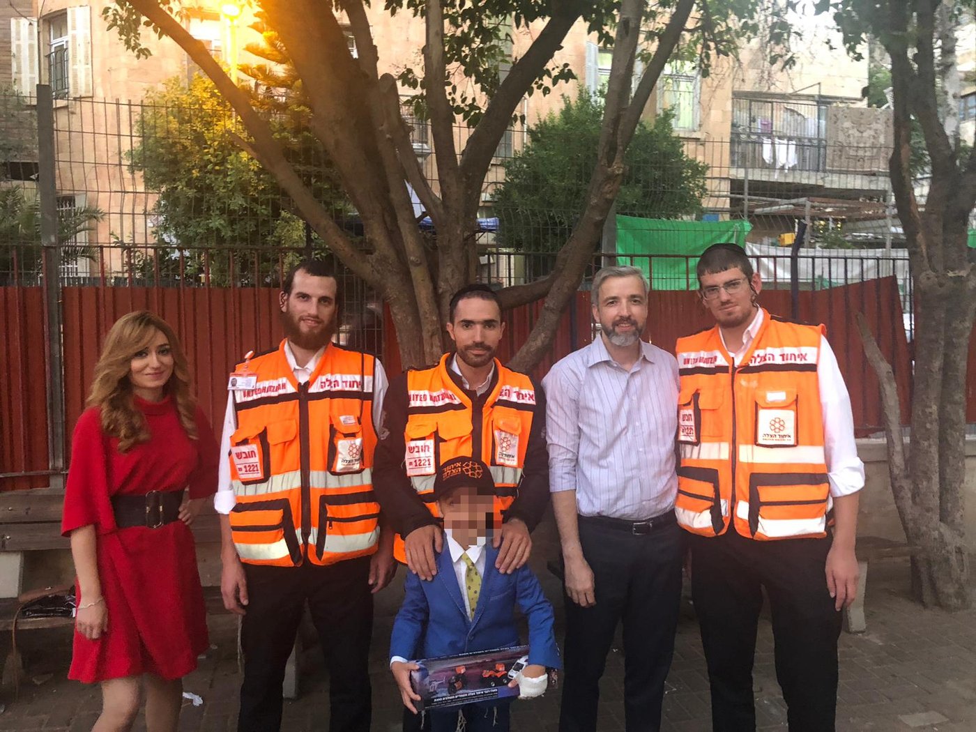 הילד שהתחשמל וחזר לחיים - בפגישה עם המתנדבים שהצילו את חייו