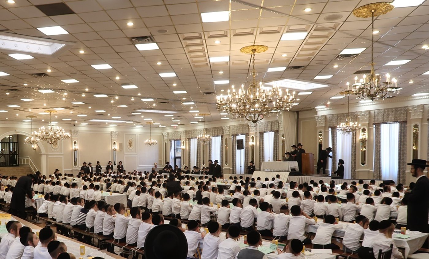 500 ילדי סאטמר במסיבת חומש אחת