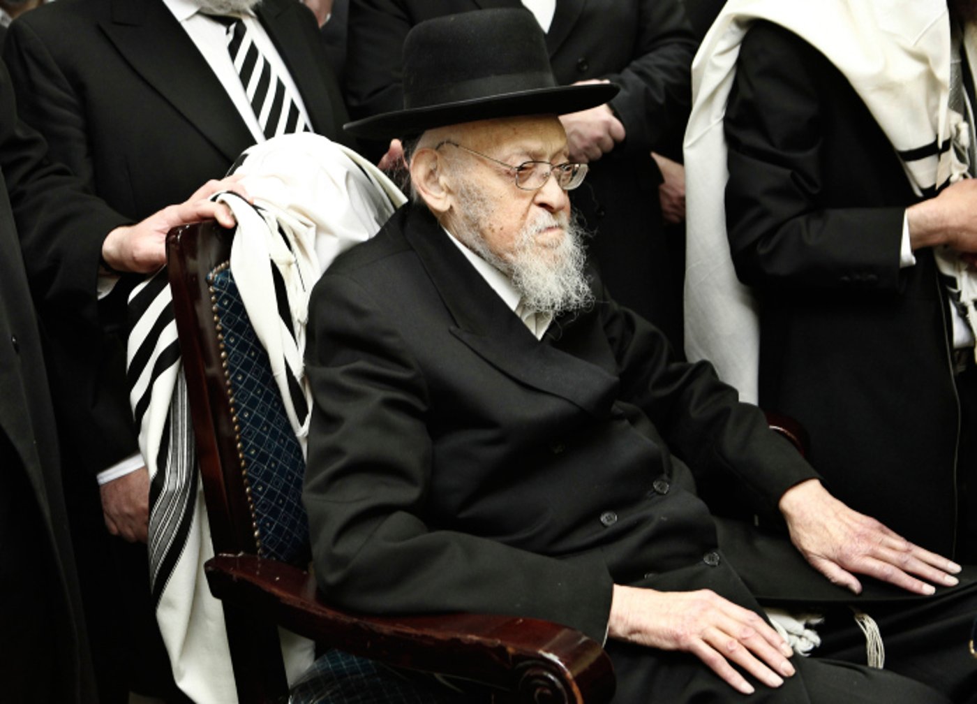 שבע שנים להסתלקות / על מנהיגות 'נקיה'