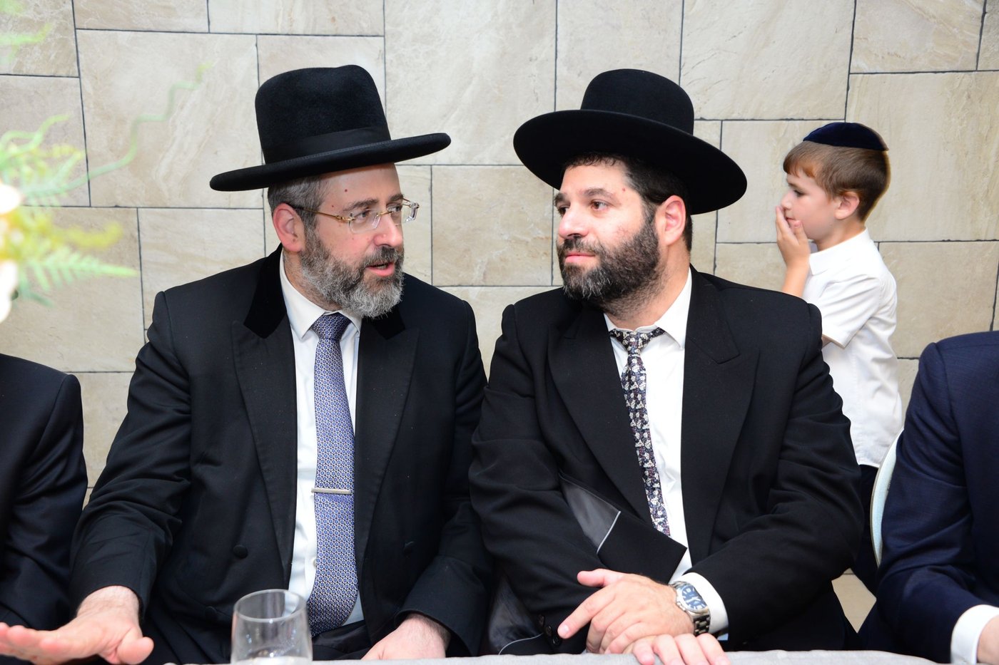 'דגל התורה' חגגה באירוסי בתו של מנחם שפירא