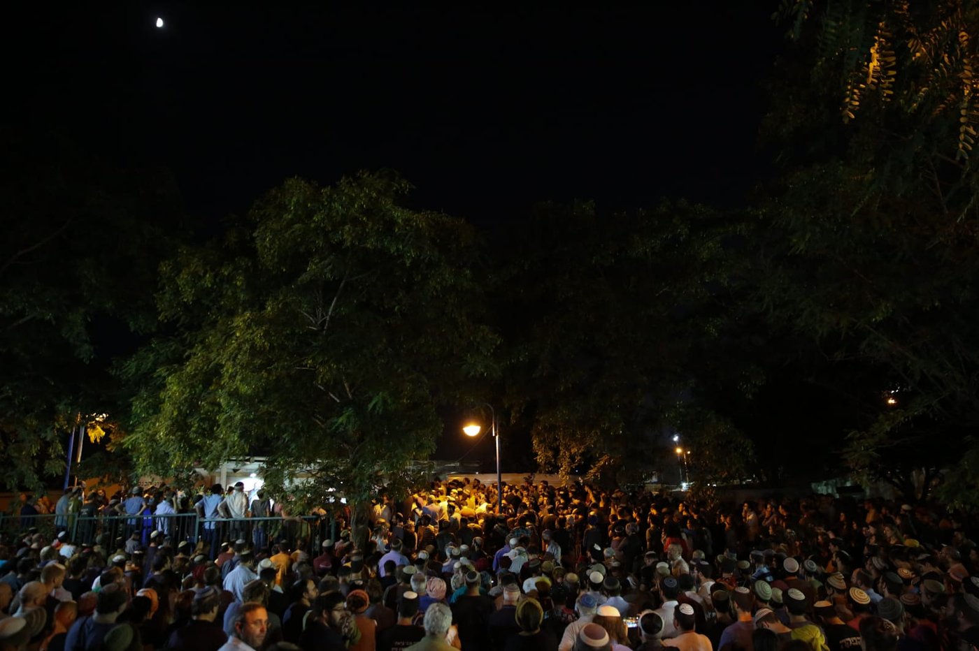האב השכול בכה: "כמה כאב יביא הגעגוע?"