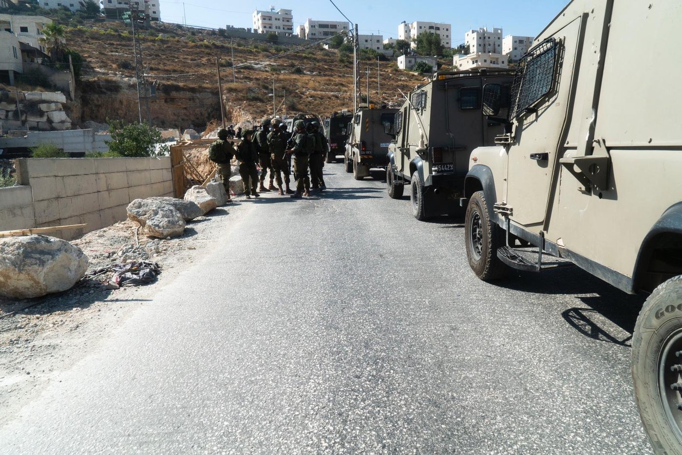 המצוד נמשך: צה"ל פשט על הכפר הפלסטיני בית פג'אר