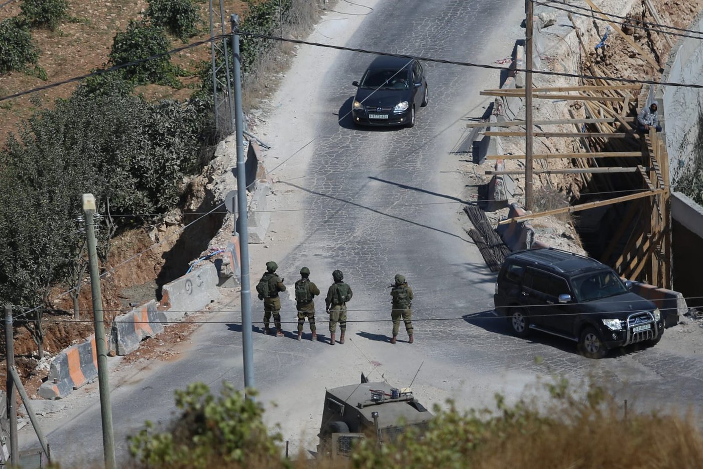 המצוד נמשך: צה"ל פשט על הכפר הפלסטיני בית פג'אר