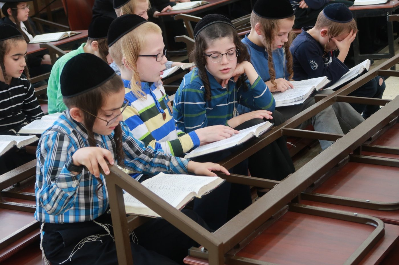 ילדי מאה שערים מבכים את חורבן בית המקדש. צפו
