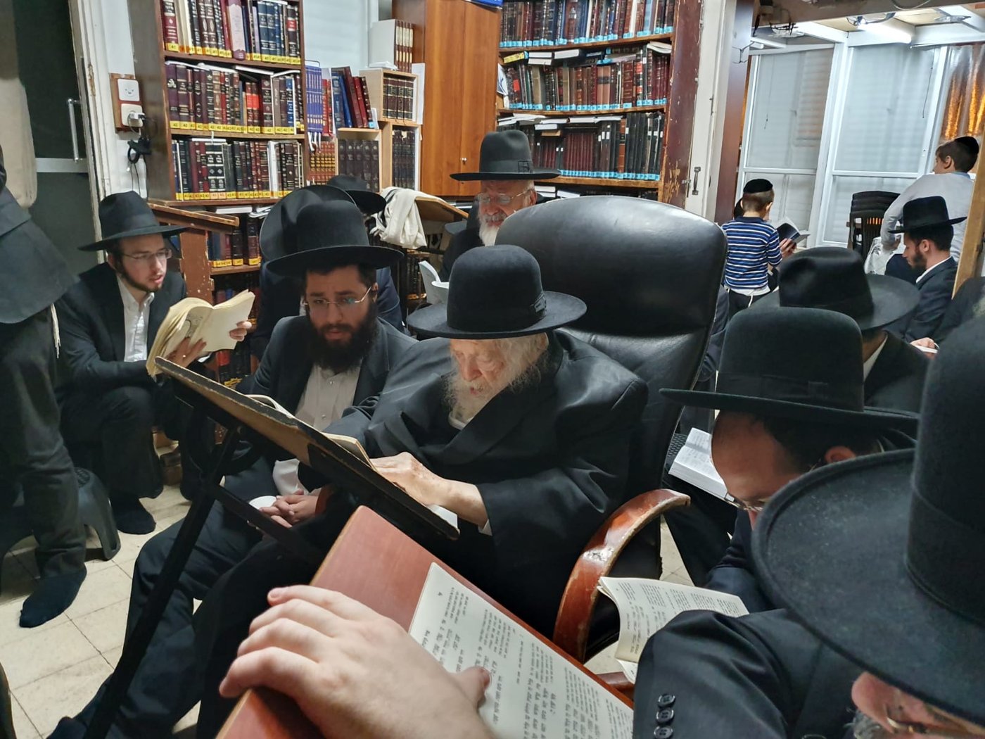 צפו: מרן שר התורה הגר"ח קנייבסקי מקונן על חורבן הבית