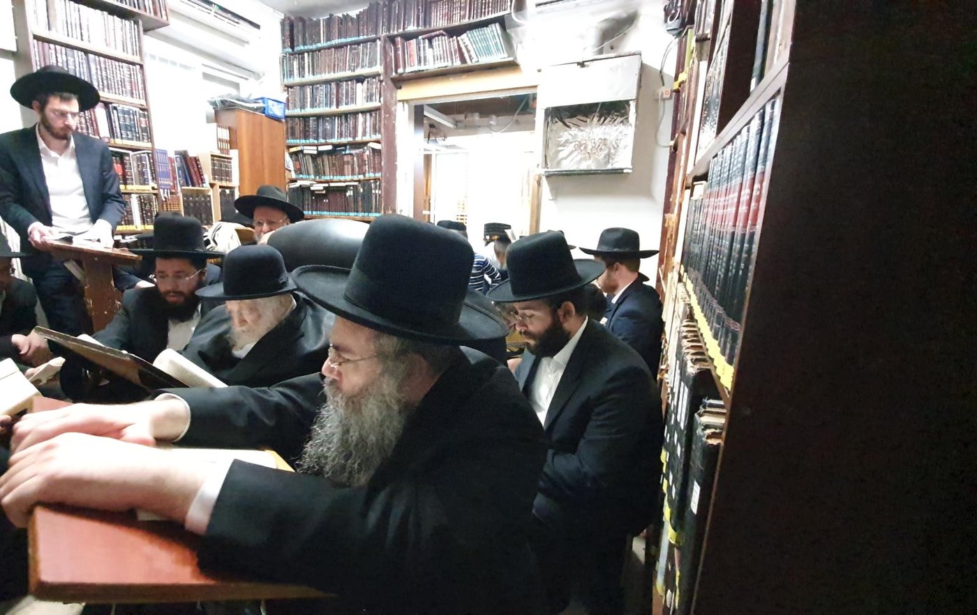 צפו: מרן שר התורה הגר"ח קנייבסקי מקונן על חורבן הבית