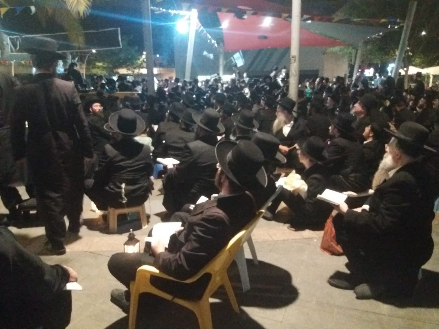 צפו: חסידי גור מקוננים ברחובות העיר ערד
