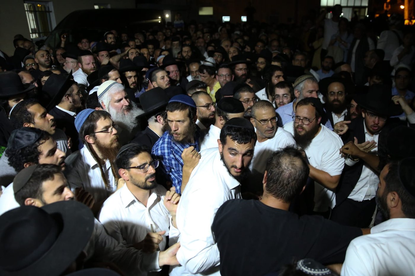 אלפים בהלווית 'החלבן' המקובל רבי חיים כהן זצ"ל