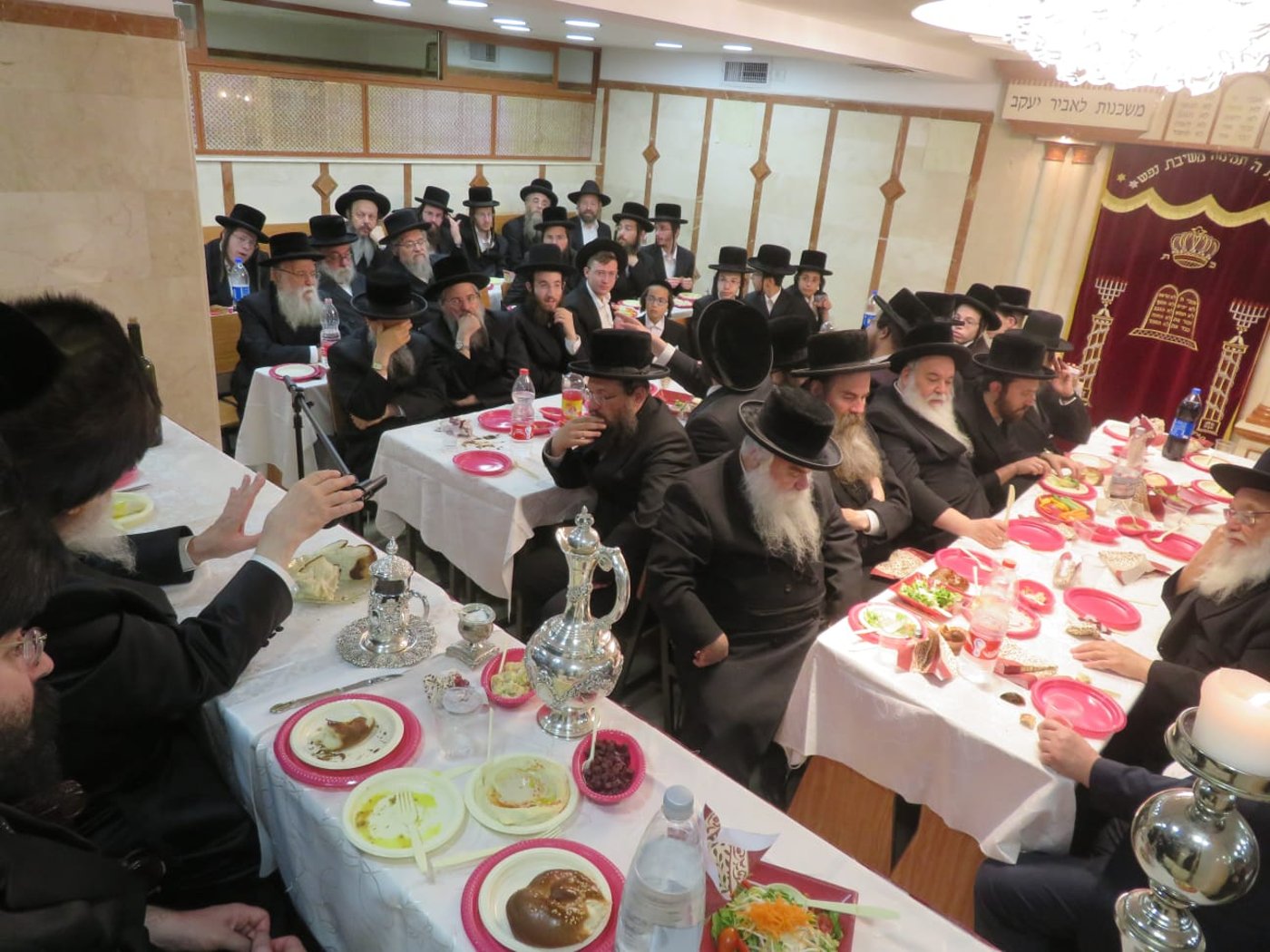 גלריה: זקן אדמו"רי רוז'ין בבר מצווה לנכדו