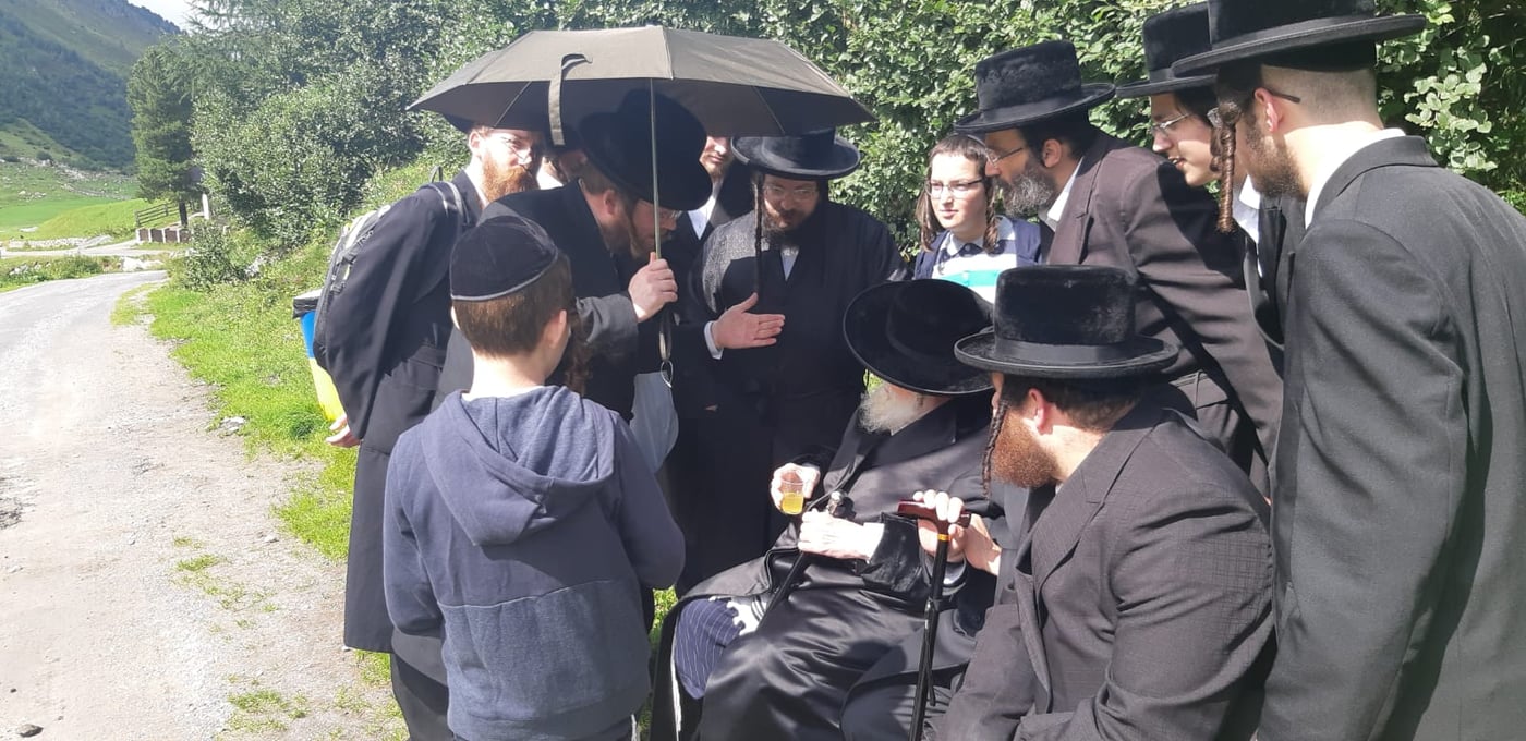 תיעוד: האדמו"ר מתולדות אברהם יצחק ב'נאות דשא'