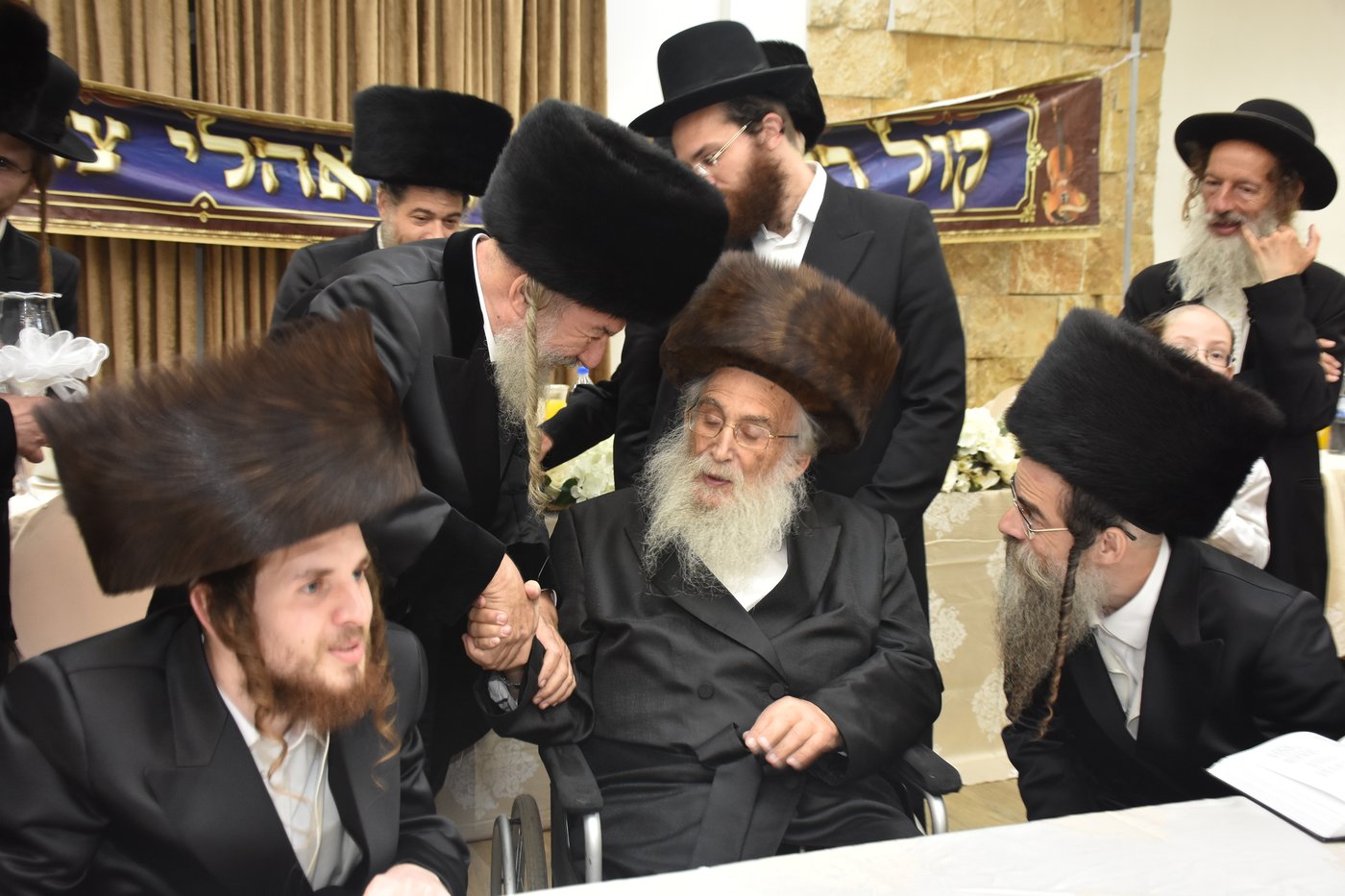 שמחת החתונה בחצר הקודש אשלג • תיעוד