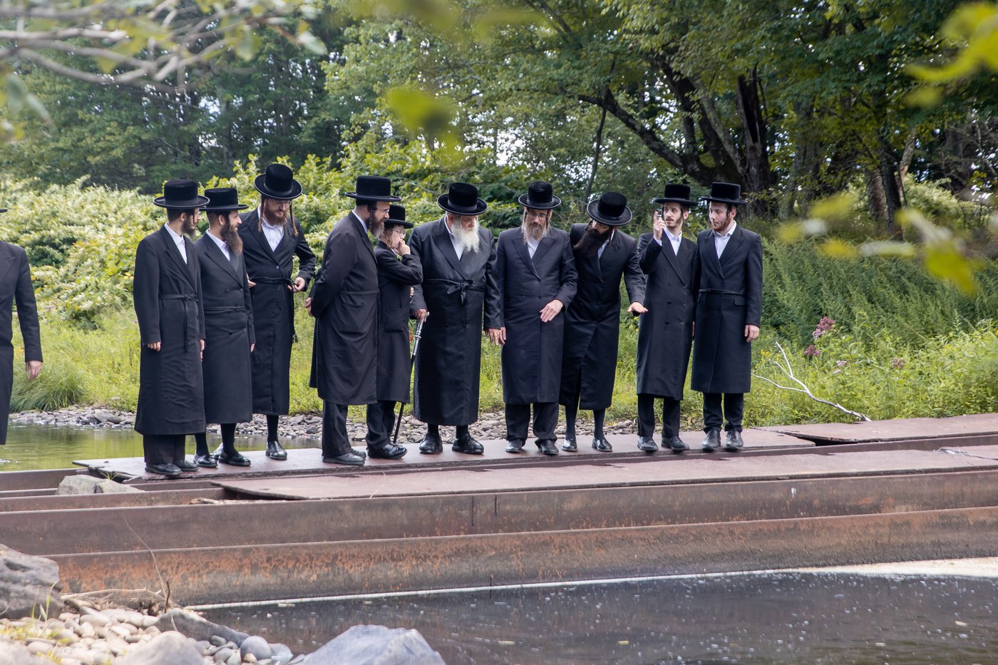 האדמו"ר מקוסוב ויז'ניץ בנאות דשא בארה"ב