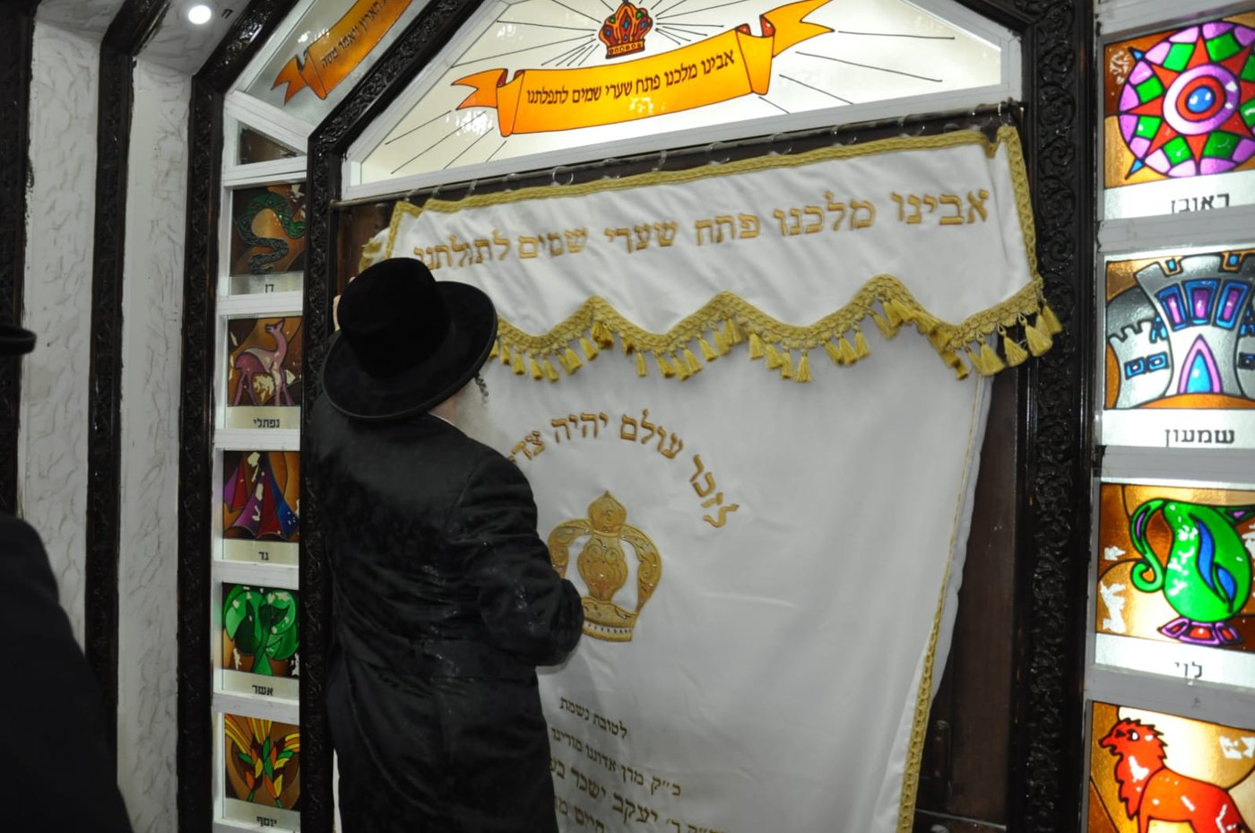 האדמו"ר מנדבורנא חנך את בית מדרשו החדש