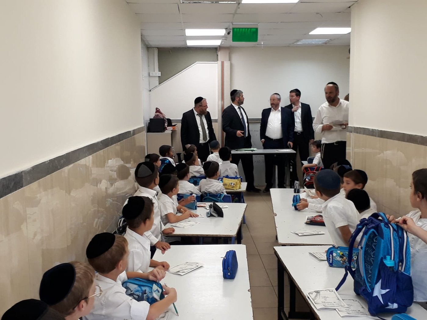 הילדים הקיפו את פמלייתו של סגן ראש העיר