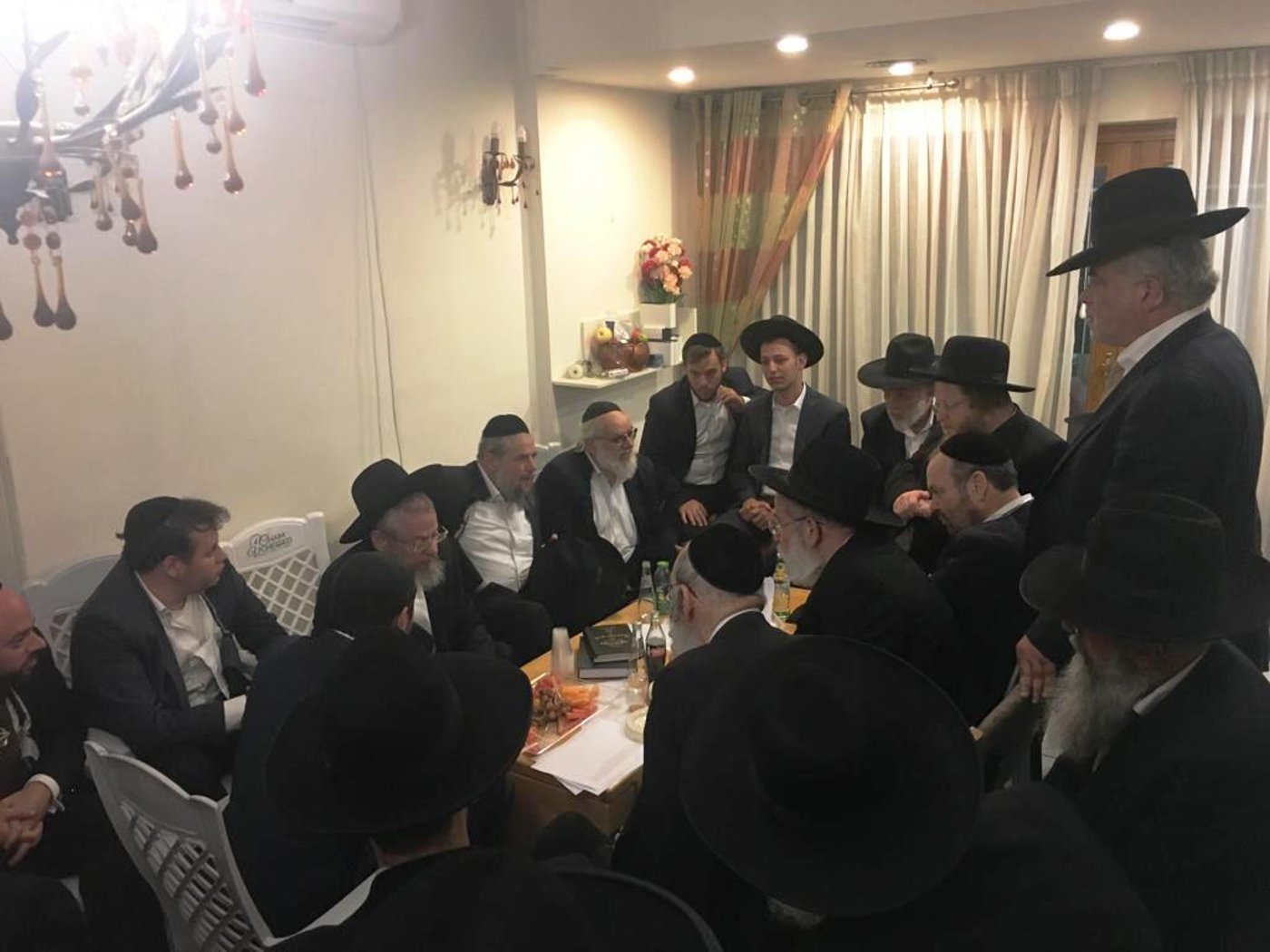 גדולי ישראל בניחום אבלים אצל הגר"י ברייטקופף