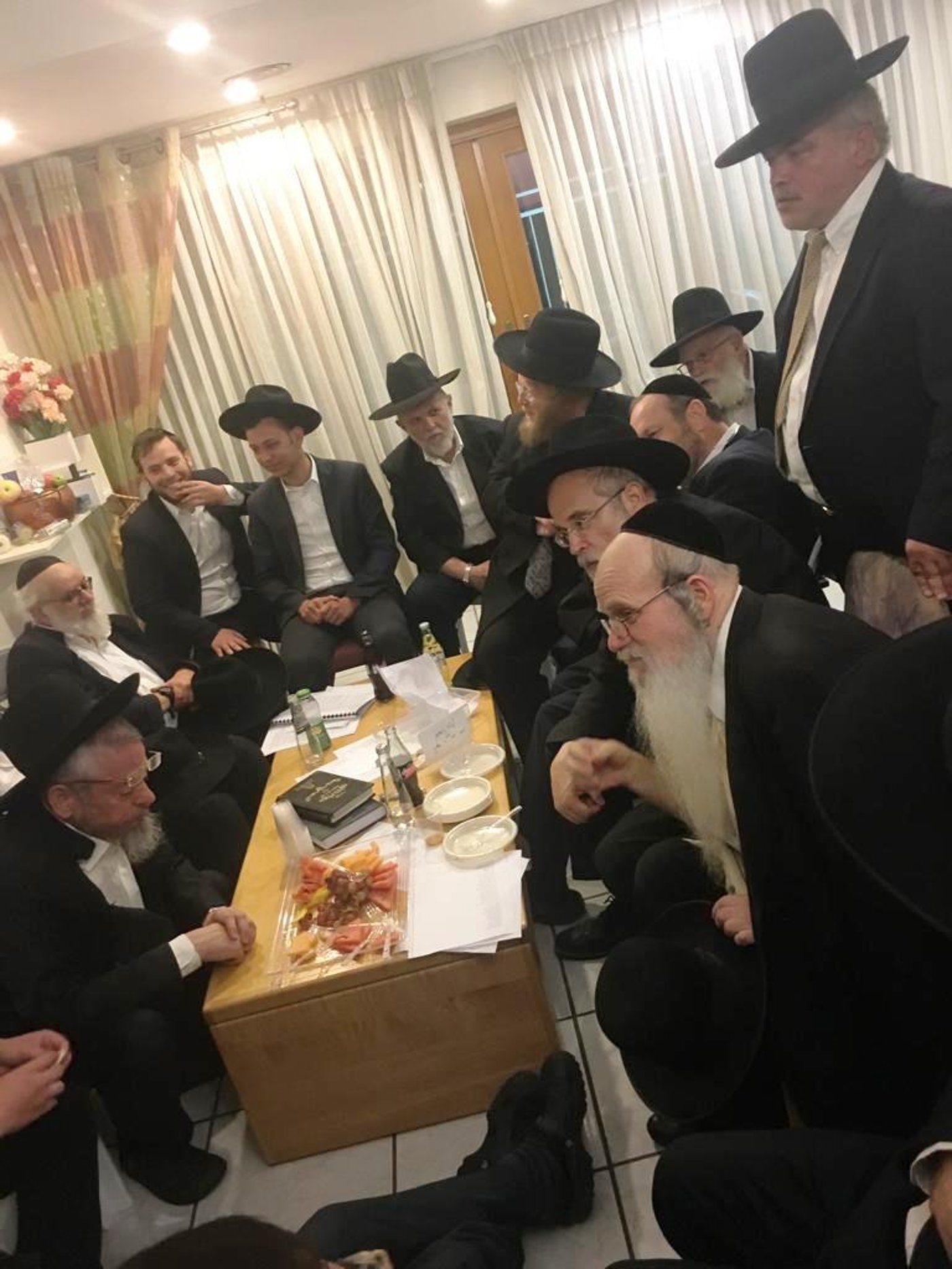 גדולי ישראל בניחום אבלים אצל הגר"י ברייטקופף