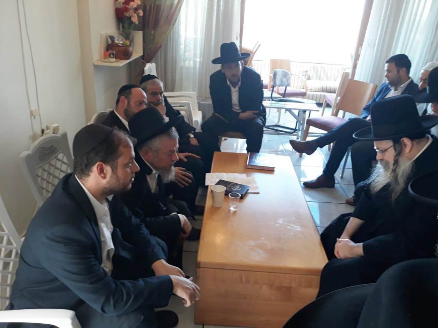 גדולי ישראל בניחום אבלים אצל הגר"י ברייטקופף