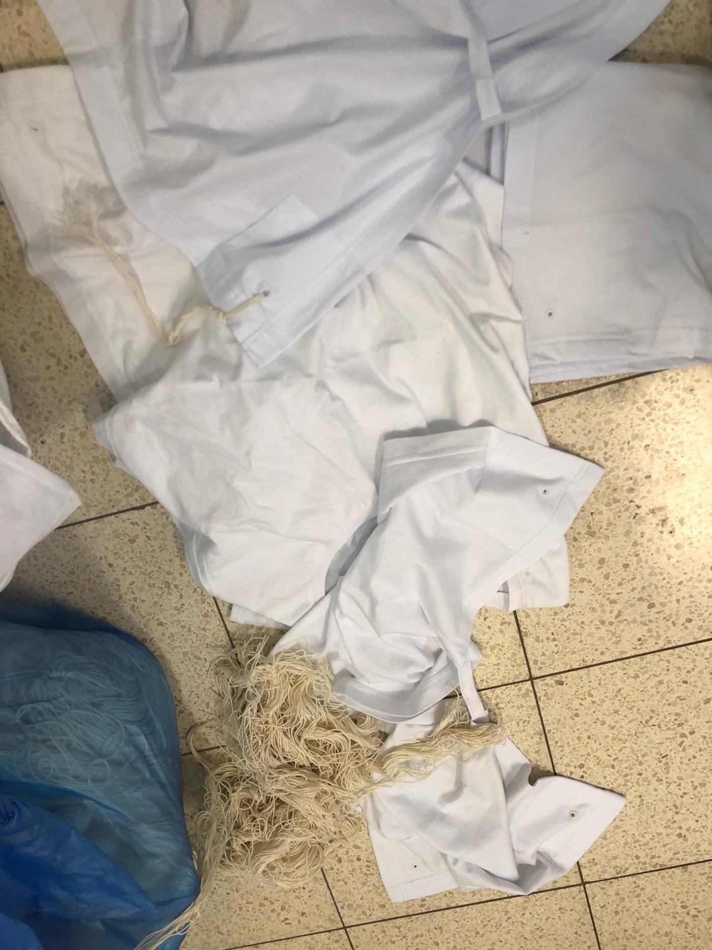 עובדת זרה קשרה ציציות שיועדו למכירה