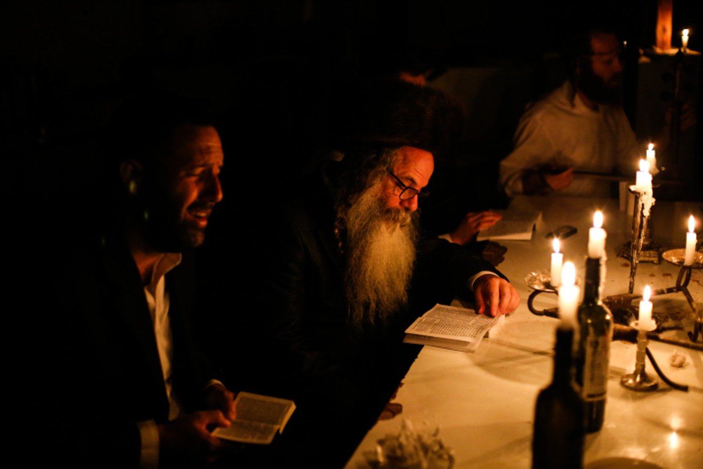 לאור הנר, עם גיטרות: אמירת הסליחות ביישוב כדיתה