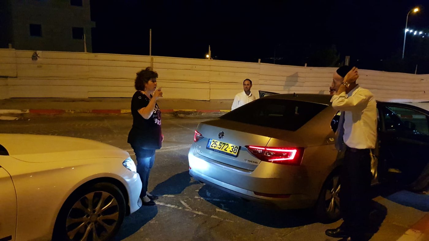 נהגת מונית התנגשה ברכבו של מקלב - אך הוא ויתר לה. צפו