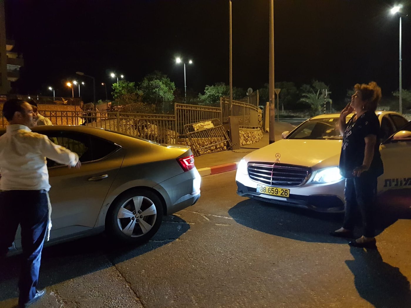 נהגת מונית התנגשה ברכבו של מקלב - אך הוא ויתר לה. צפו