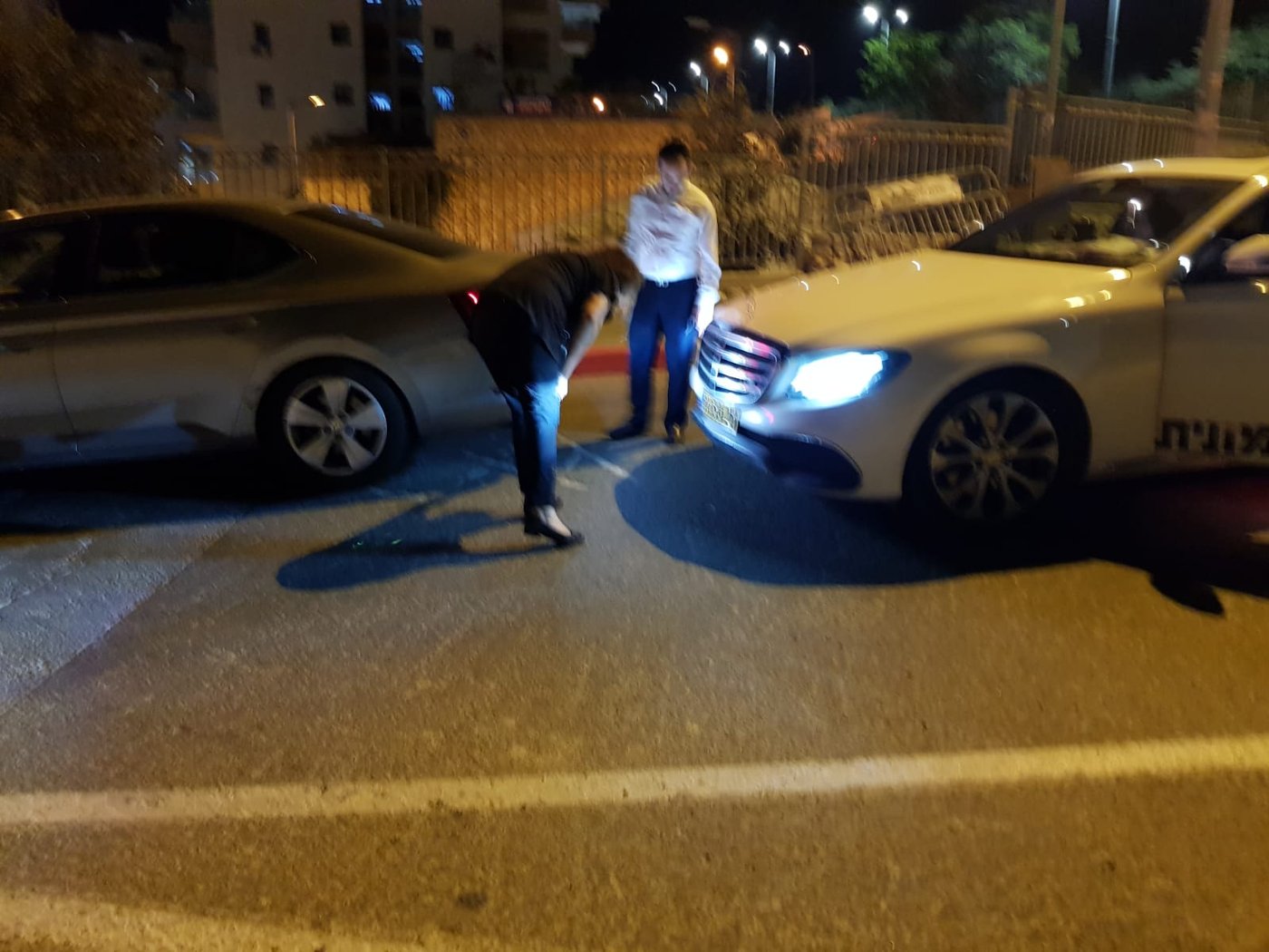 נהגת מונית התנגשה ברכבו של מקלב - אך הוא ויתר לה. צפו