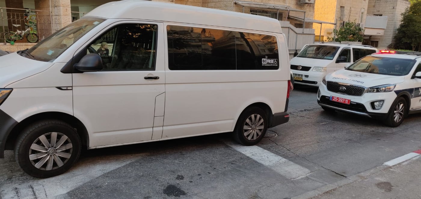 הזוי: כעסה על נהג ונטשה את רכבה באמצע הכביש