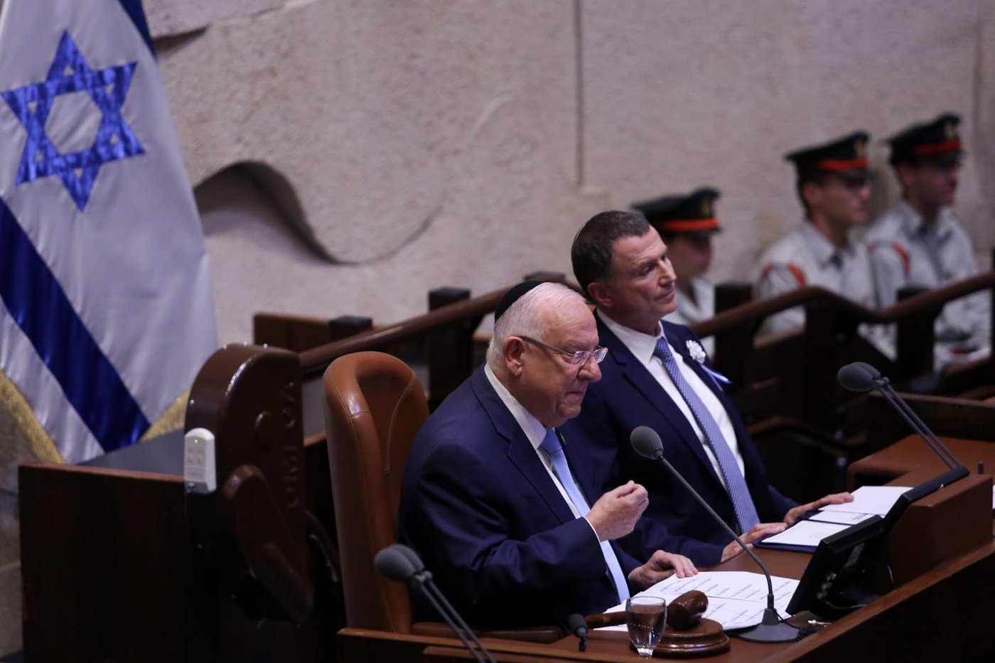 הנשיא ריבלין: "האזרחים הוציאו לכם כרטיס אדום"