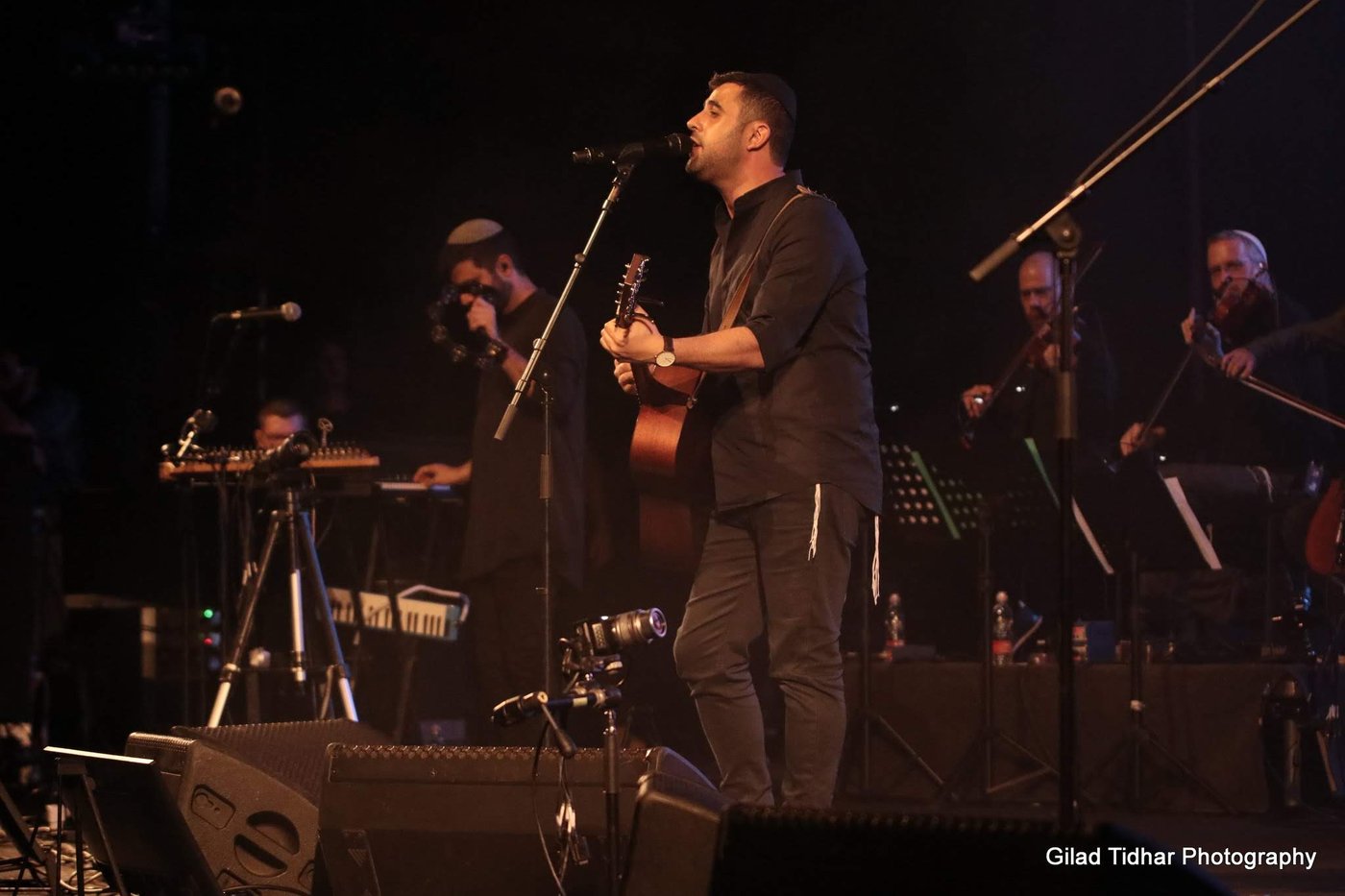 'זמר השנה' השיק את אלבומו החדש במופע